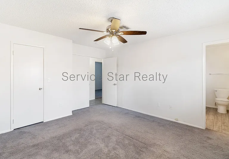 6418 W Laredo St — Photo 15