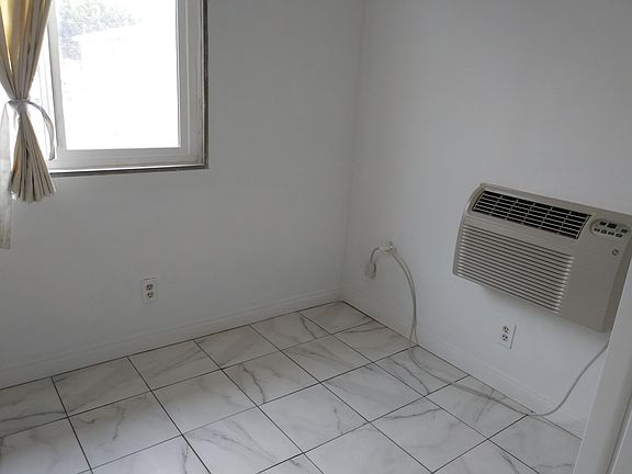 5th image of 11522 Ohio Ave #6