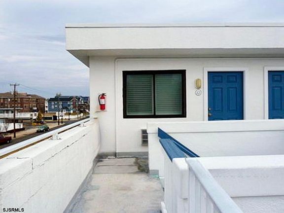 2nd image of 921 Wesley Ave APT A21
