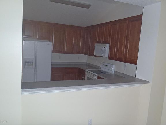 4th image of 2151 Stone Creek Dr #D