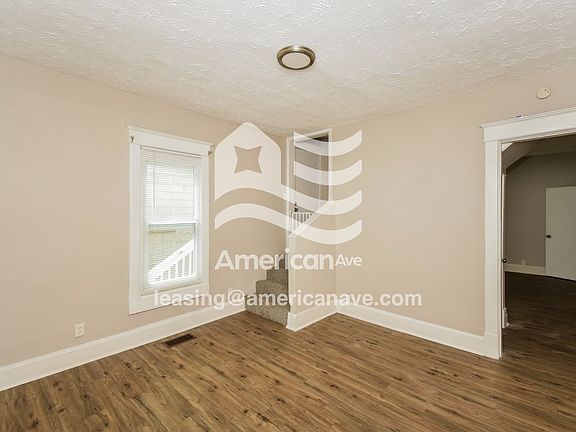 570978_002_living_room_12722586.jpg