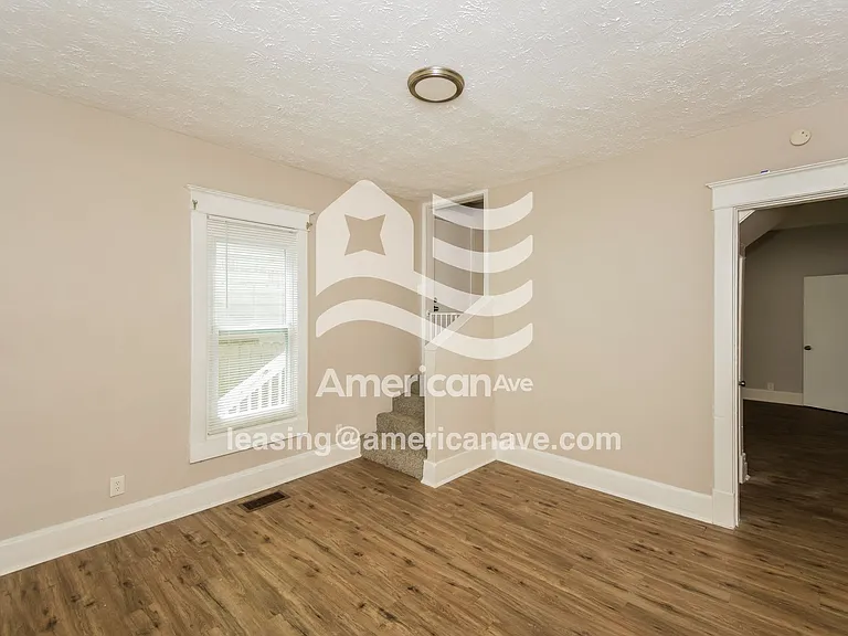 570978_002_living_room_12722586.jpg