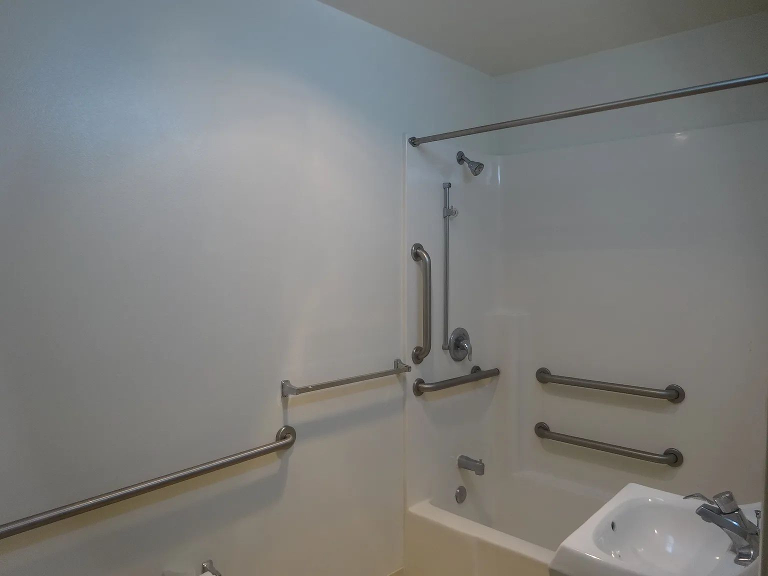 1 bed, 582 sqft, $1,995 — Photo 2