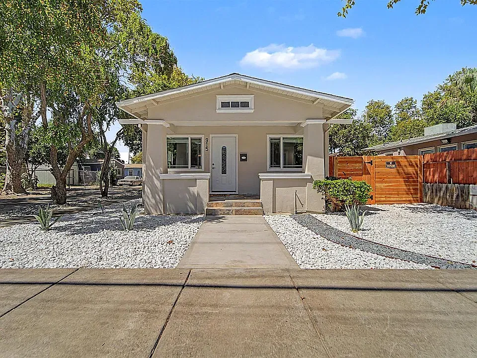 3 bed, 1154 sqft, $2,399 — Photo 1