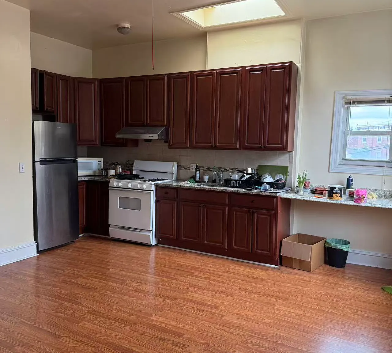 3 bed, 1500 sqft, $1,600 — Photo 2