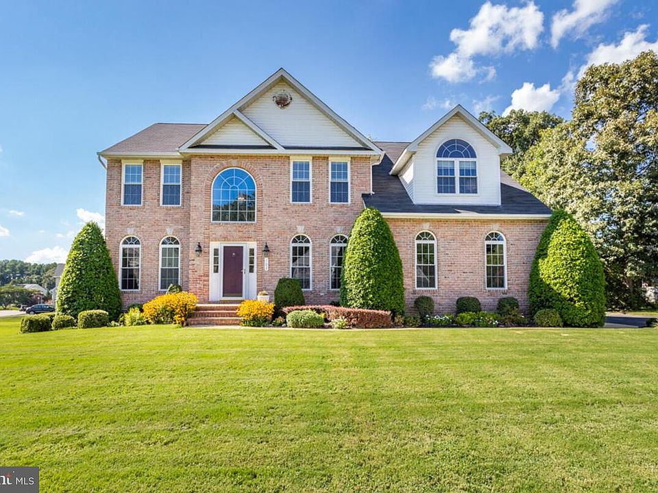 1st image of 102 Cheshire Ct