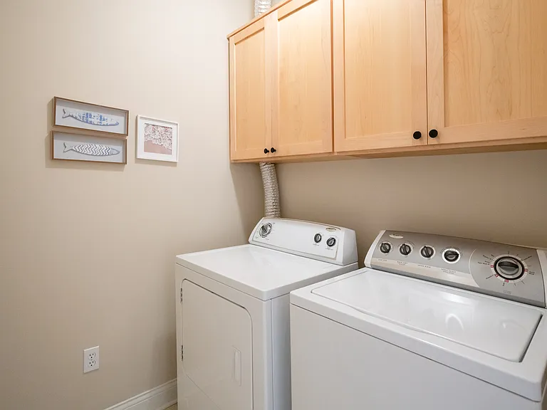 917 W Savidge St #27 — Photo 35
