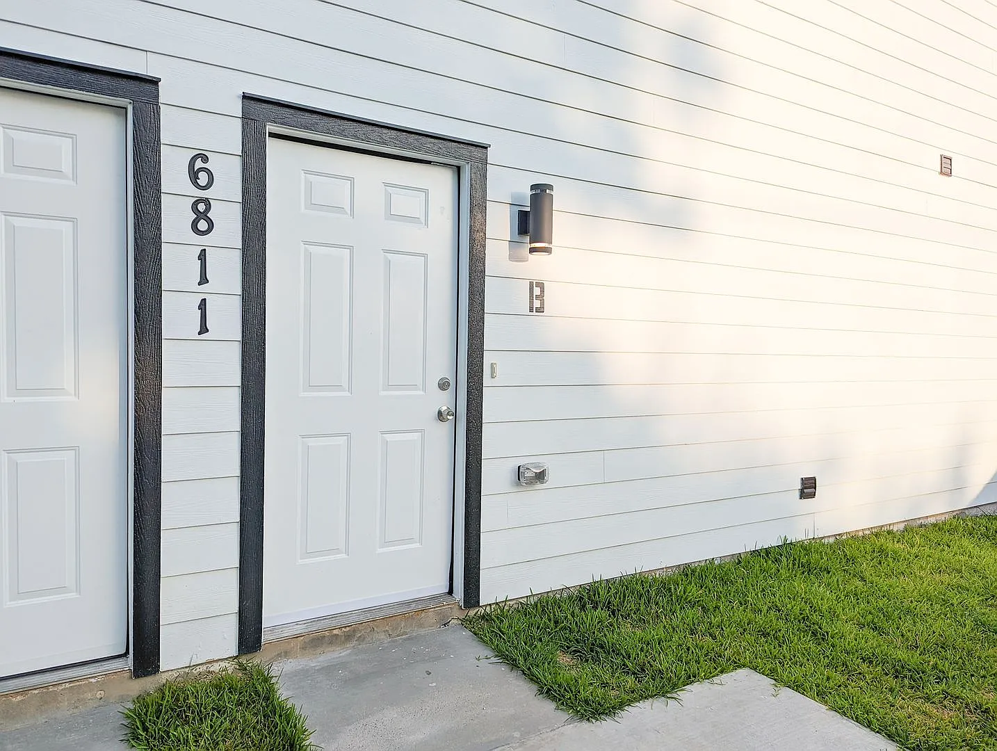 6811 Glass St. #B - Ask about our No Cash Security Deposit Option — Photo 2