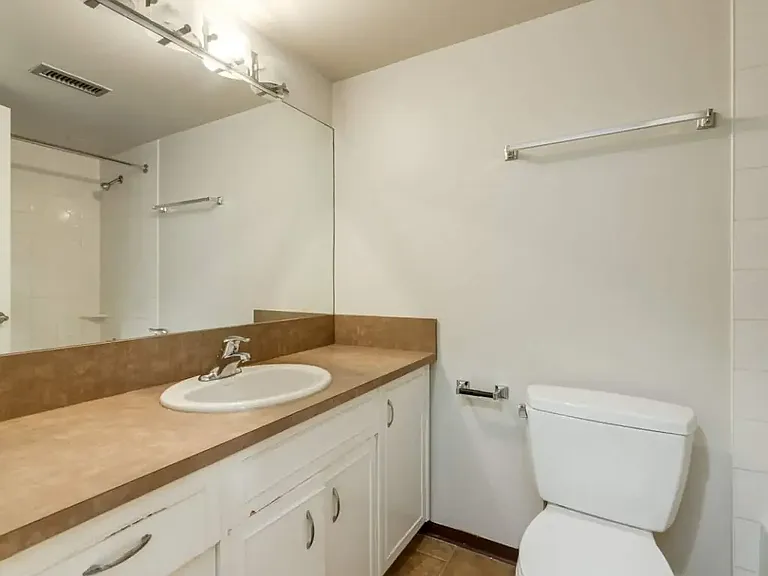 2010 Hope St SW #104 — Photo 80