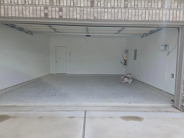 6511 Silver Emperor Ln — Photo 31