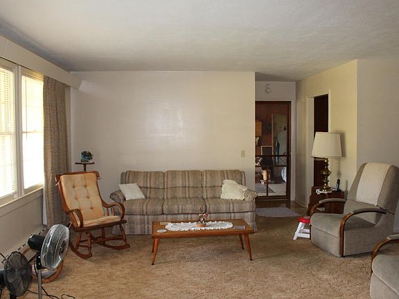 3rd image of 309 Village Ln