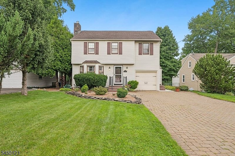 1st image of 611 Brookside Pl