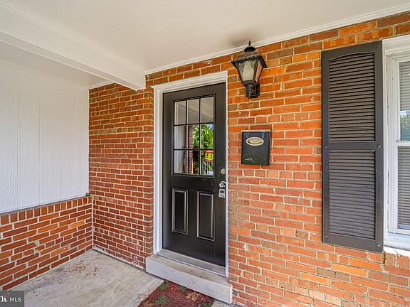 2nd image of 2840 Fairhaven Ave