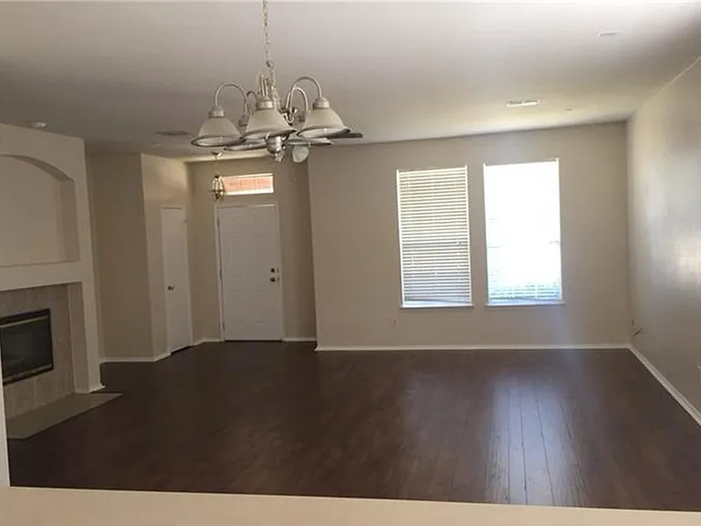 2204 Hickory Dr — Photo 6