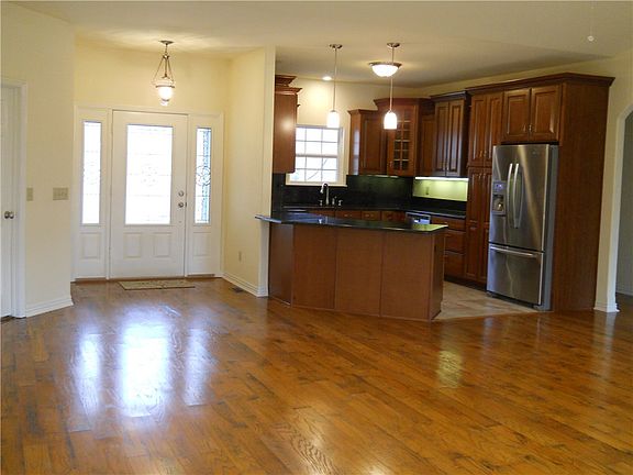3rd image of 4 Northampton Ln
