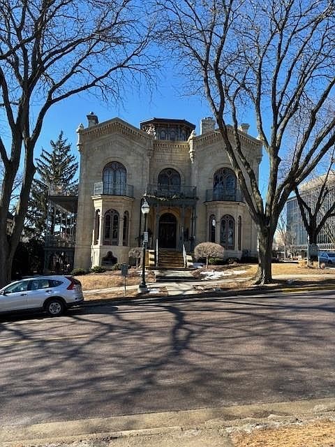 2nd image of 423 N Pinckney St