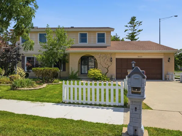1623 W Bray Ct, Arlington Heights, IL 60005