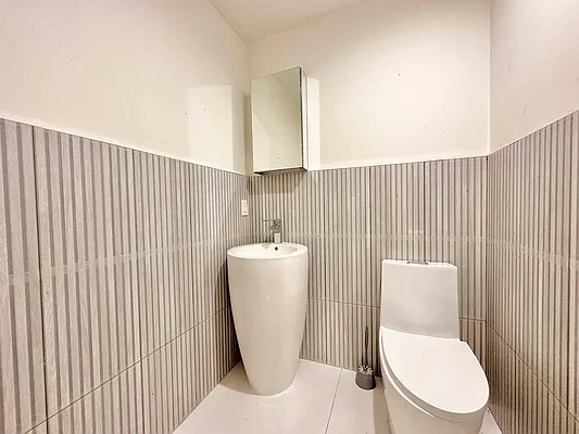 Rented by Doorway NYC, LLC | media 18