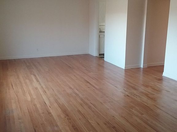 4th image of 328 Bellevue Ave E #107