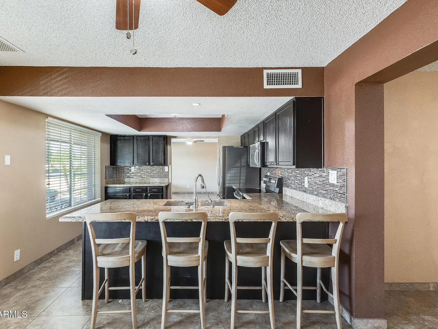 4 bed, 2.0 bath, 1377 sqft, $2,900 — Photo 3