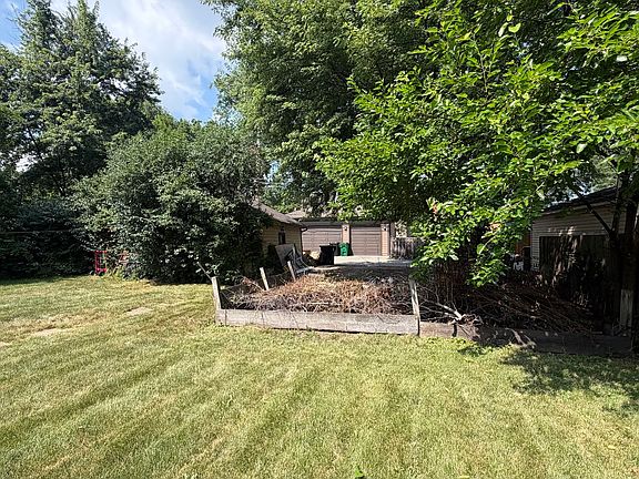 4th image of 824 S Clifton Ave