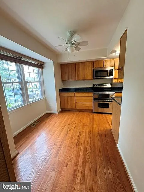 3 bed, 3.5 bath, 1287 sqft, $2,900 — Photo 2