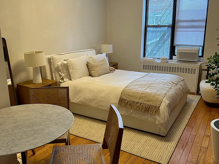 72 1/2 Irving Pl #7 — Photo 8