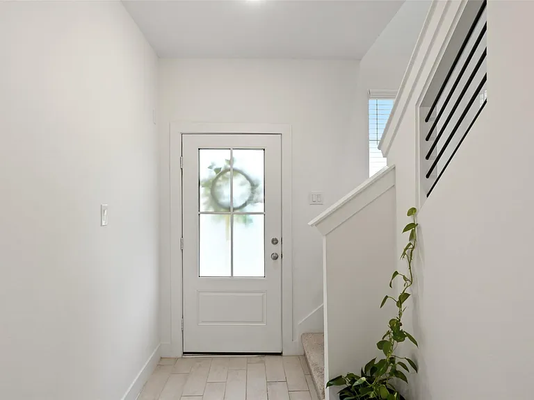 18814 River Overlook Ct — Photo 2