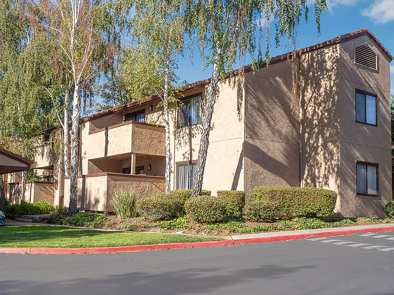 Mission Sierra Apartments — Photo 9