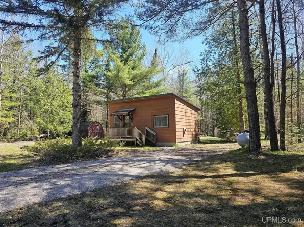 2958 S Little Harbor Rd, Manistique, MI 49854