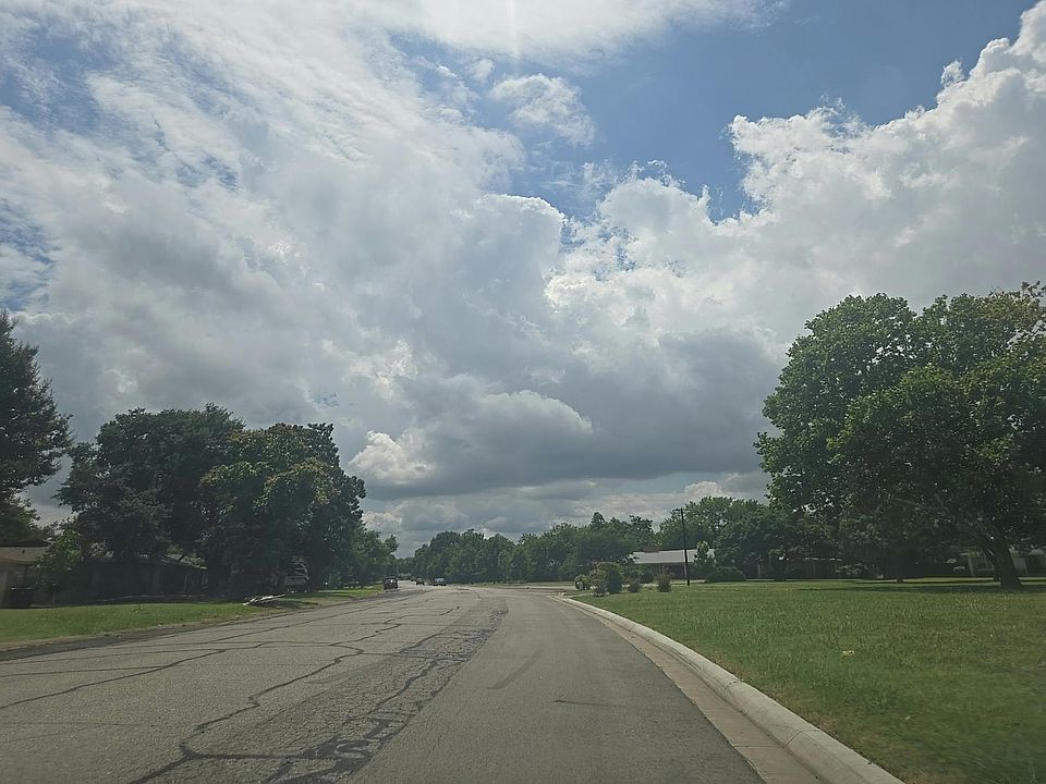 2nd image of 1500 Melody Ln