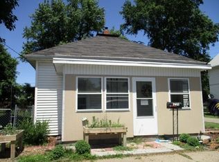 2007 Demorest Ave, Muscatine, IA 52761