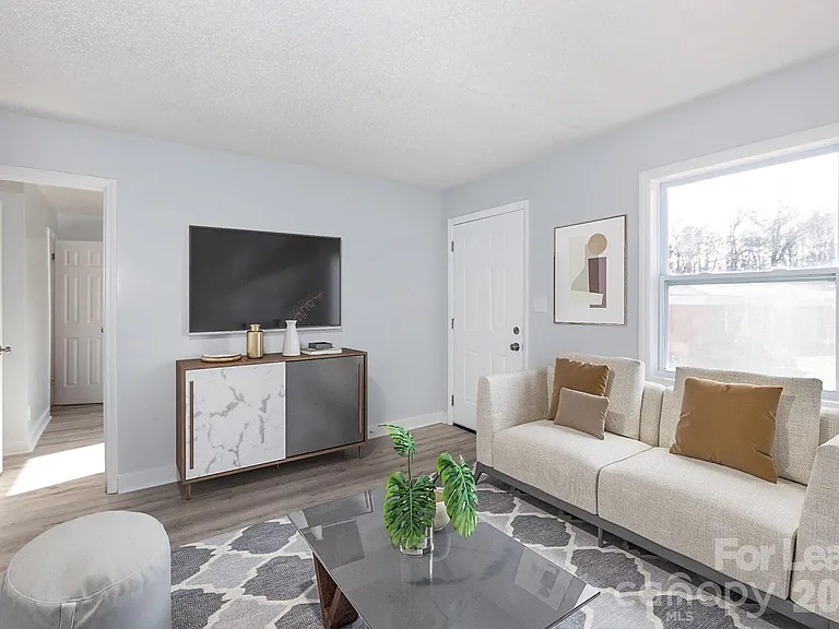 4517 Helena St — Photo 3