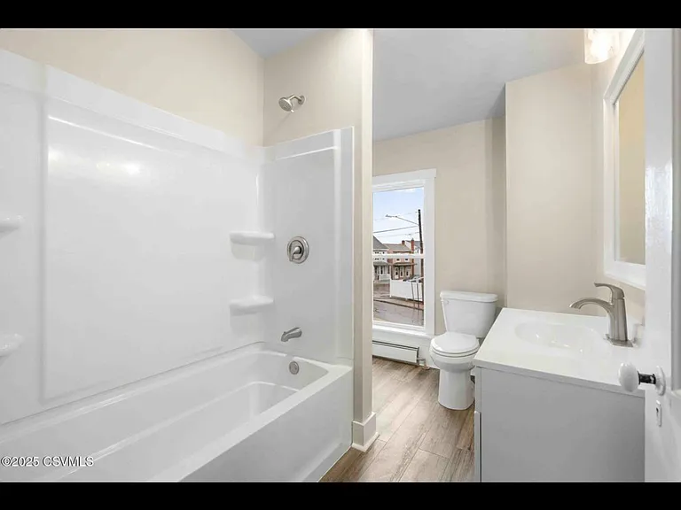 148 Bloom St — Photo 1