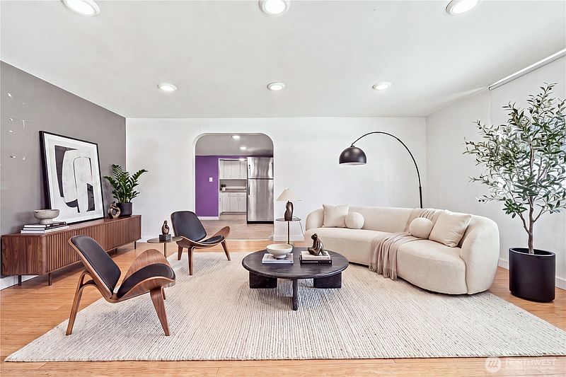 4th image of 10409 3rd Avenue SW