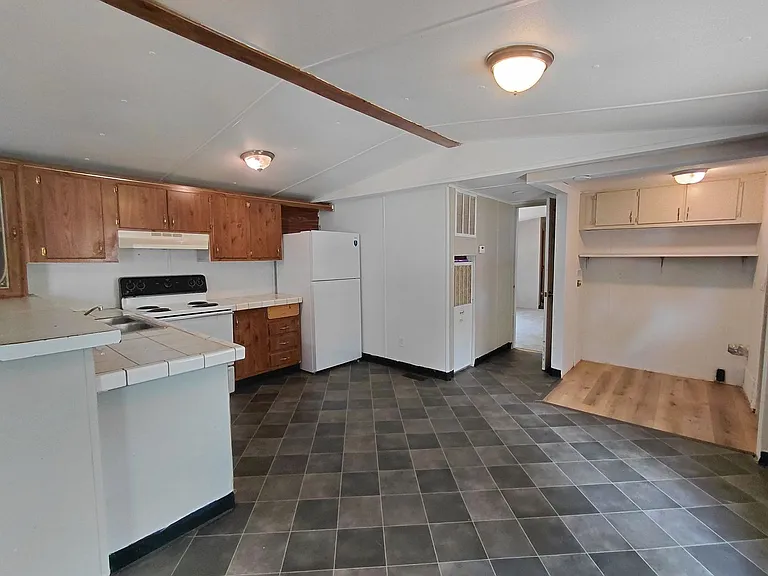 20899 Hampton Dr — Photo 7