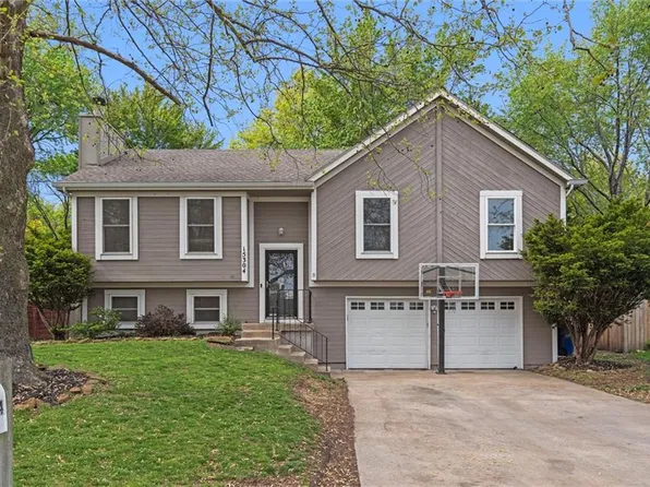 15304 W 152nd St, Olathe, KS 66062