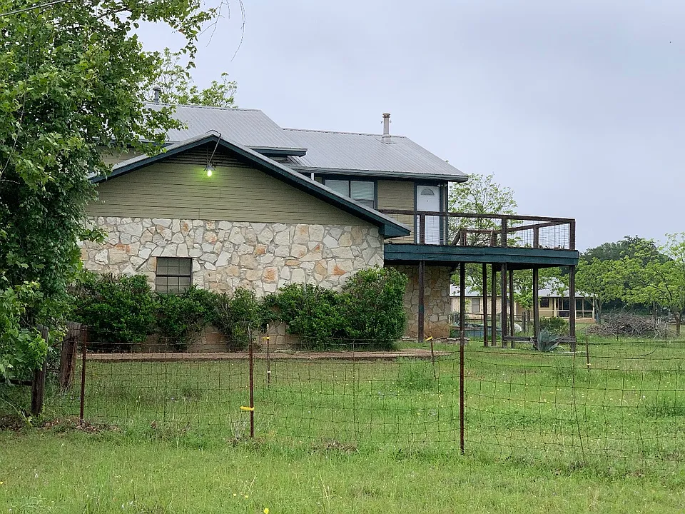 15804 FM 1826