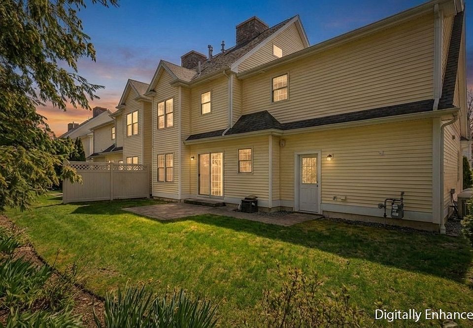 2nd image of 20 Kensington Way #20