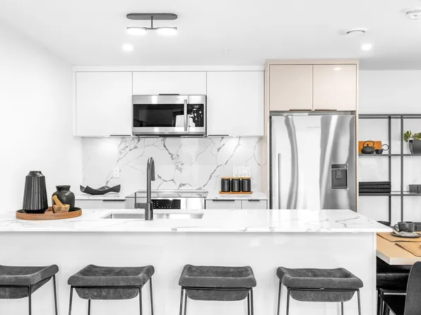 2085 E 1st Ave #111, Vancouver, BC V5N 1A1