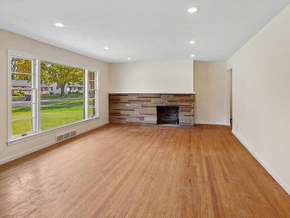 2nd image of 1802 Heath Ct