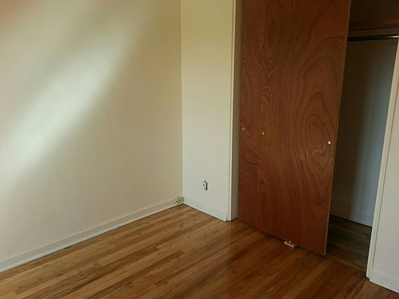 4th image of 2432 42nd St