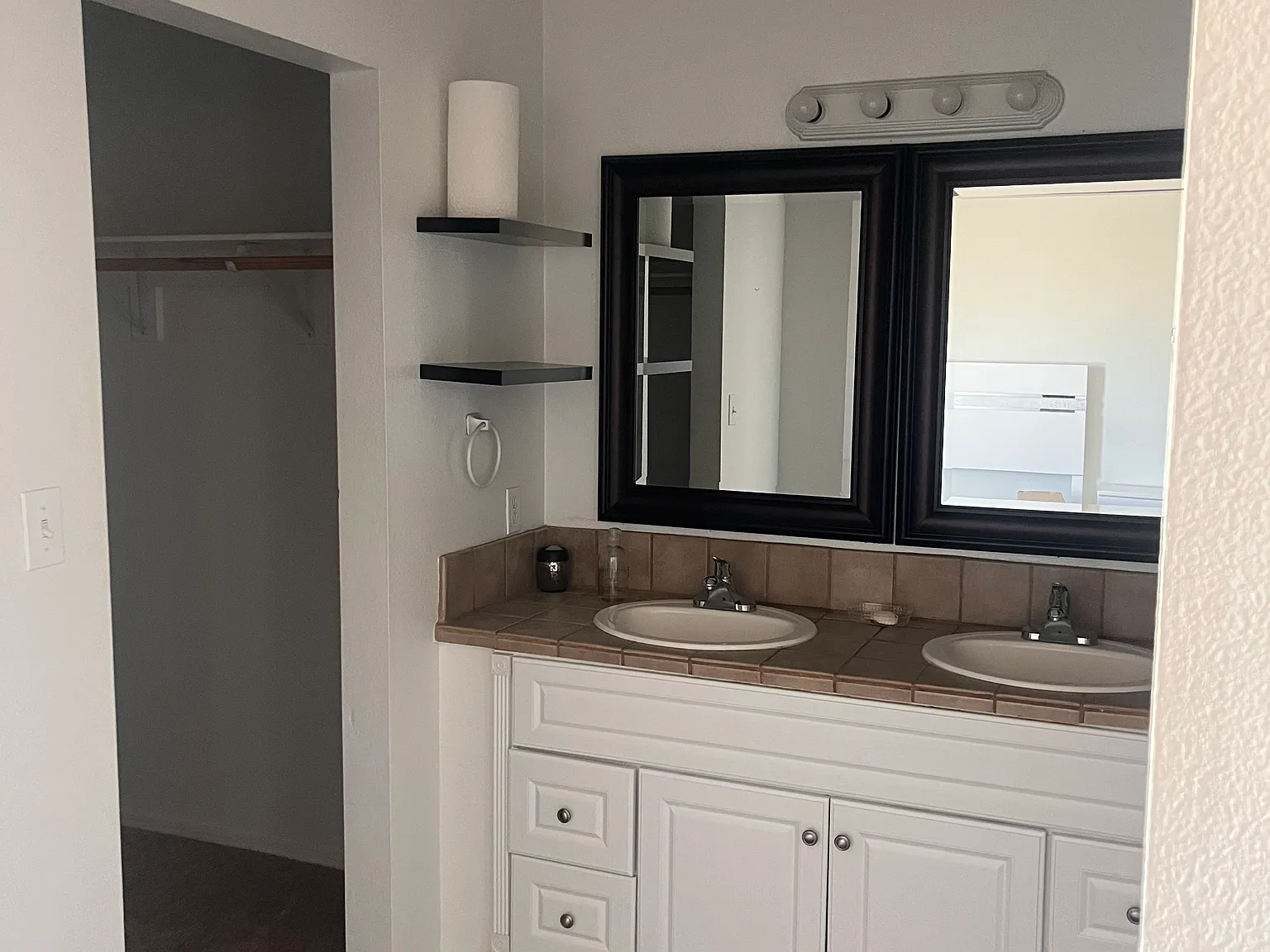 2 bed, 1603 sqft, $1,900 — Photo 4