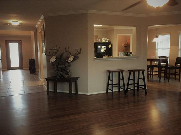 3rd image of 2526 Comal Dr