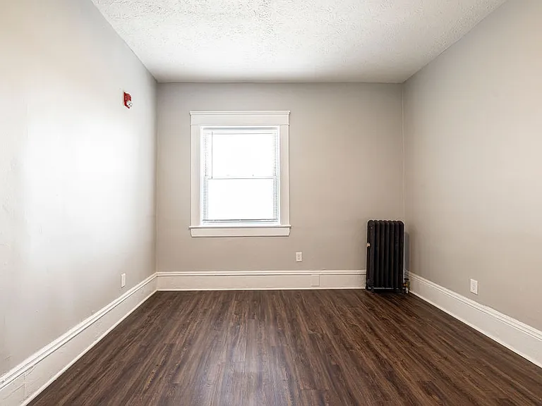 Chelsea Manor — Photo 16