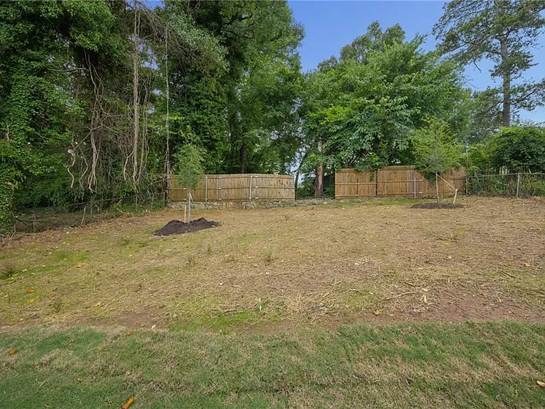 2050 Morehouse Dr NW — Photo 25