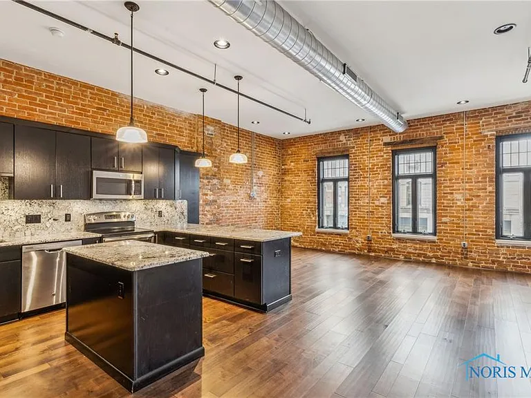 235 S Main St #1/2 — Photo 12