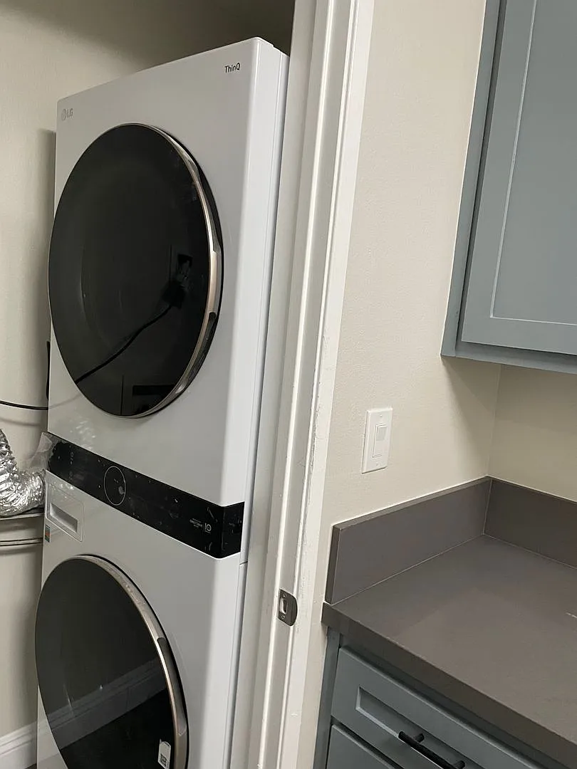 Hawthorne Regency Apartments — Photo 4