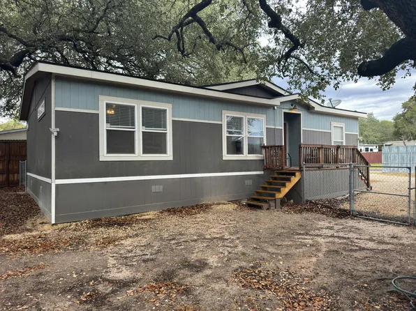 4406 Lost Hills Dr, Elmendorf, TX 78112