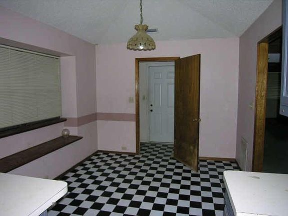 3rd image of 1211 Meadow Creek Dr